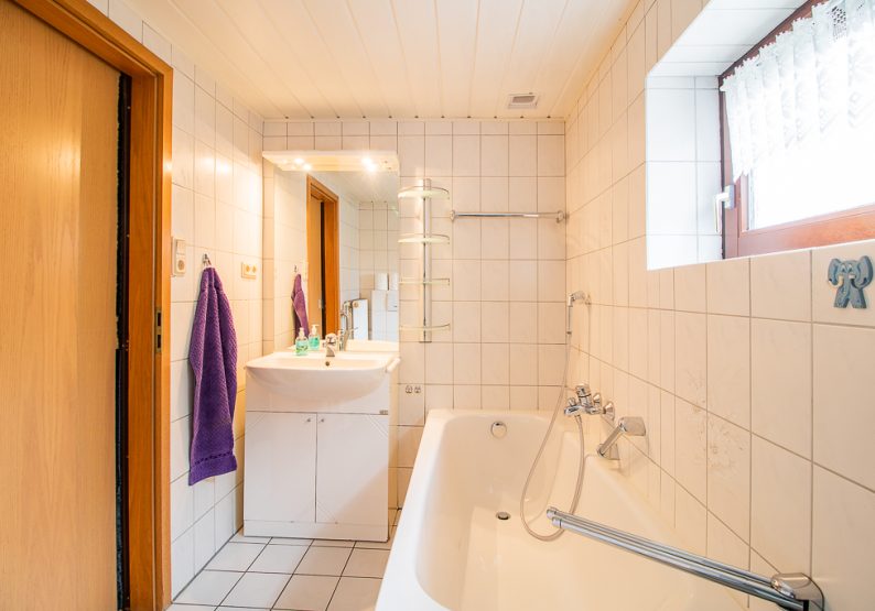 Erdgeschoss: Badezimmer