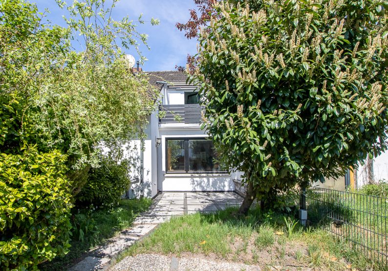 Blick vom Garten Richtung Haus