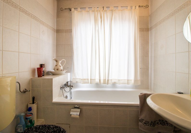 Haus 1 - Wohneinheit 2 - Erdgeschoss: Badezimmer