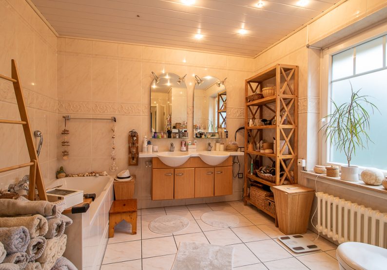 Erdgeschoss: Badezimmer