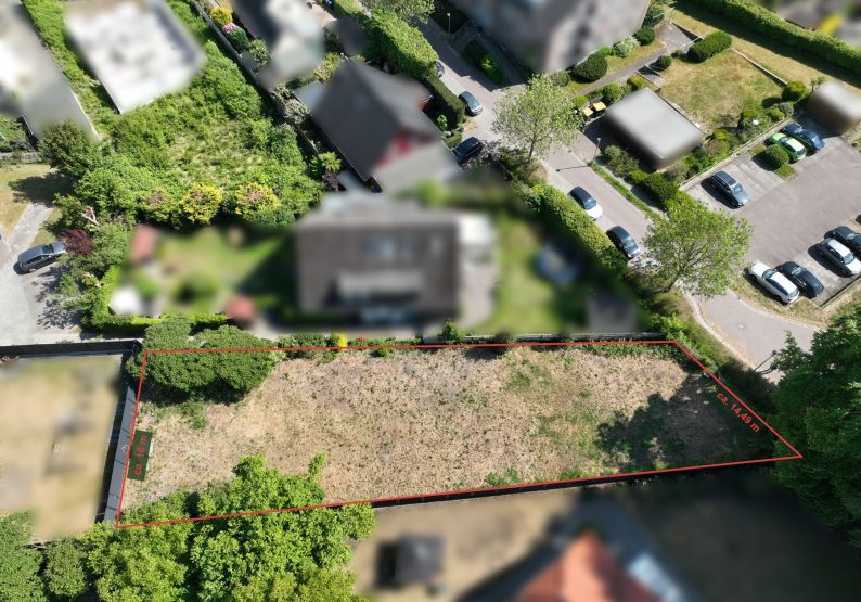Luftbild; Grundstück rot umrandet