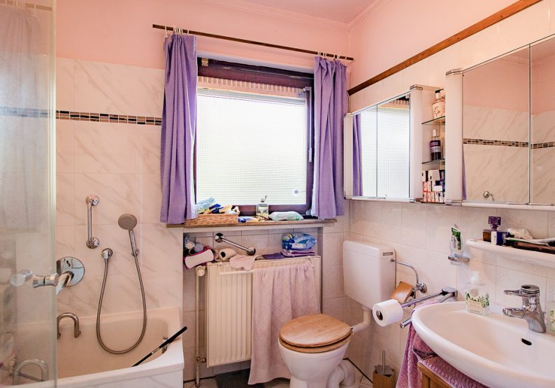 Erdgeschoss: Badezimmer