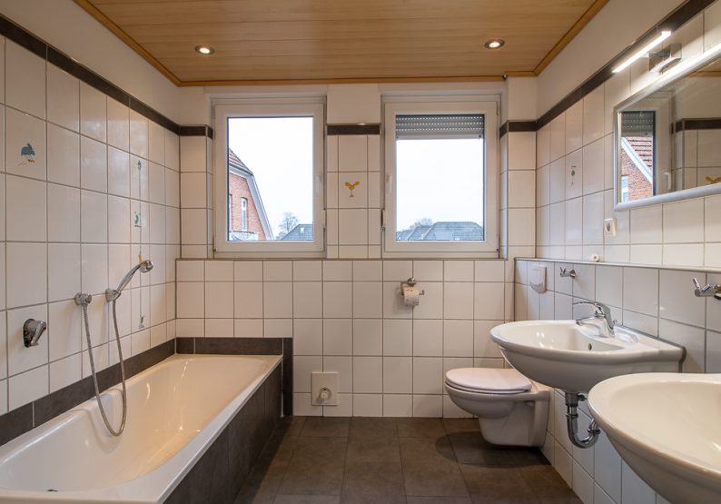 Obergeschoss: Badezimmer